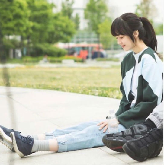 Cô gái khiến các cặp đôi cãi nhau vì vòng ba quá khổ